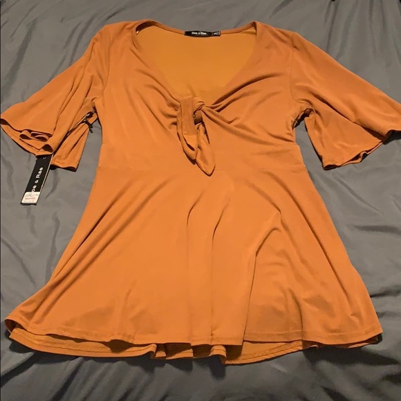 Fall Top 🍁 - Picture 1 of 3